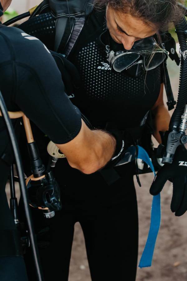 Divemaster ensuring security before the dive.