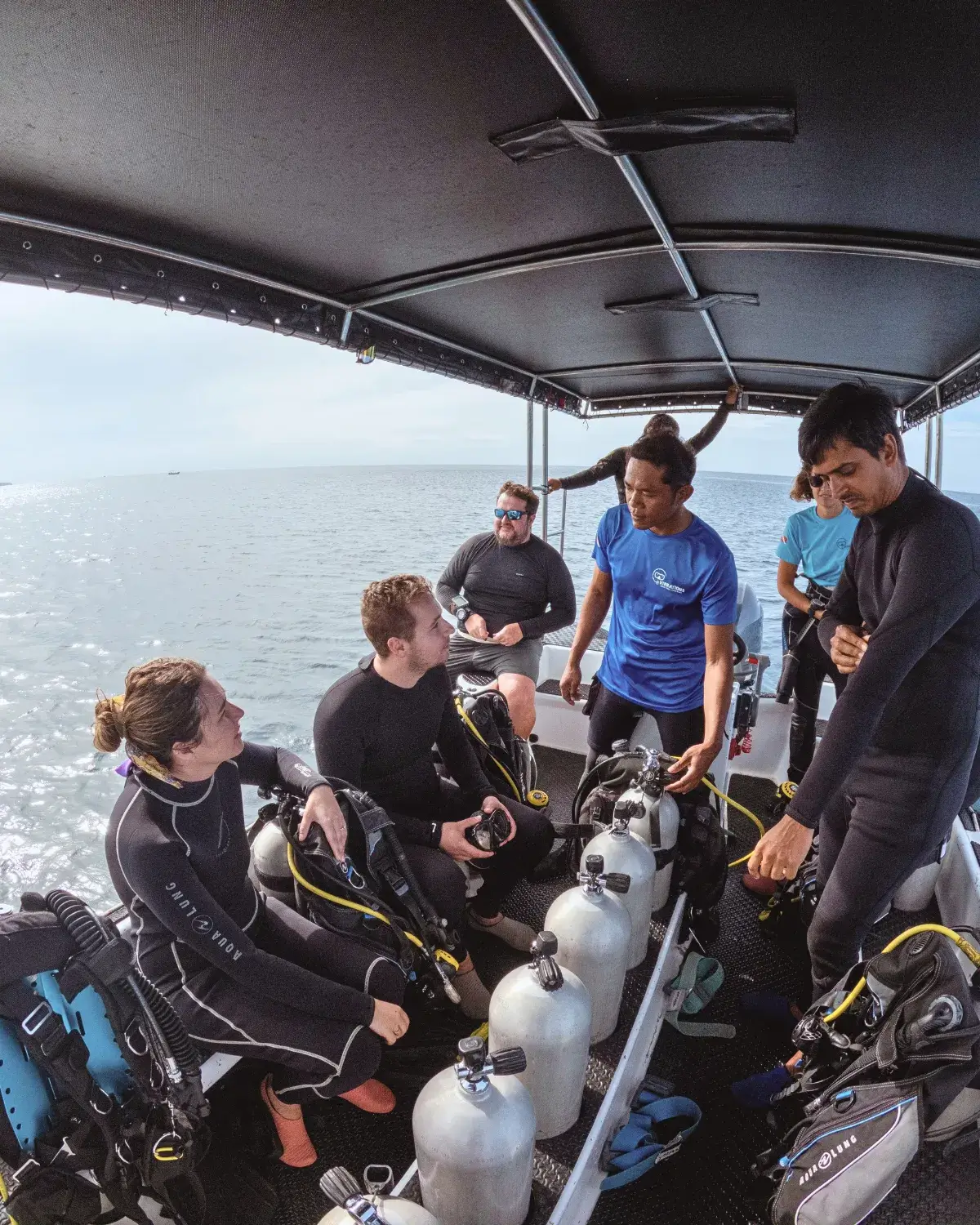 Dive briefing on the boat during Divemaster training in Siquijor