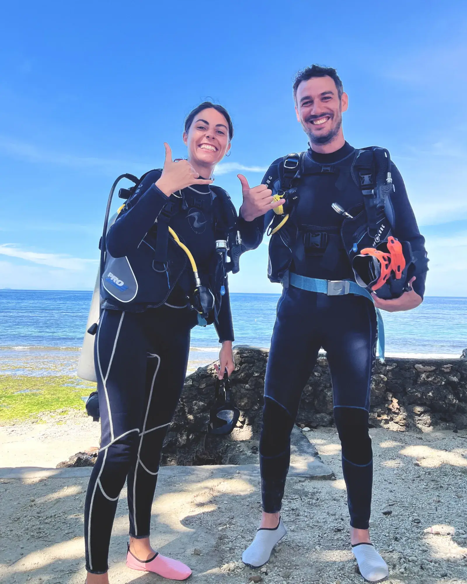 Happy divers after their discover scuba in Siquijor with Vibrations.
