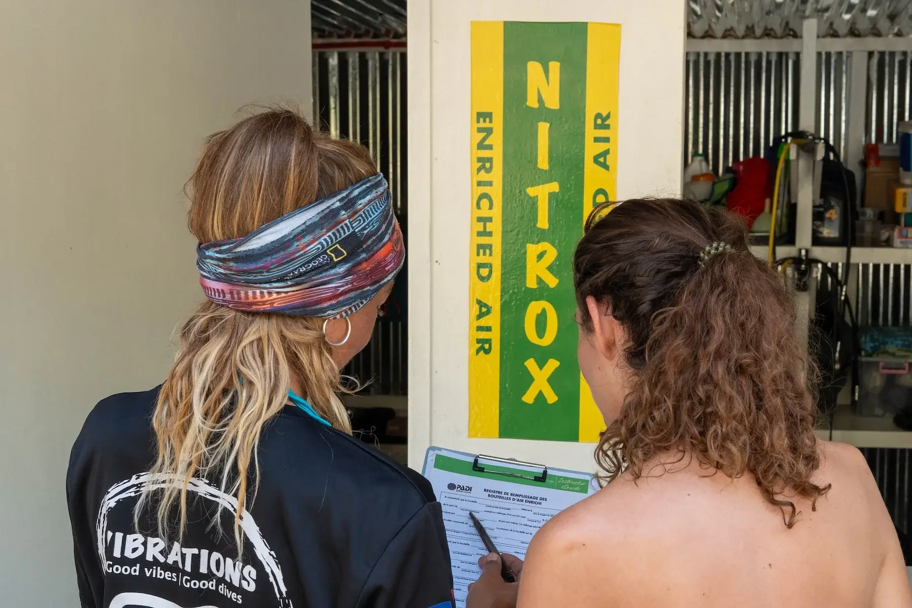 Student and PADI instructor analyzing a tank during Nitrox course in Siquijor.