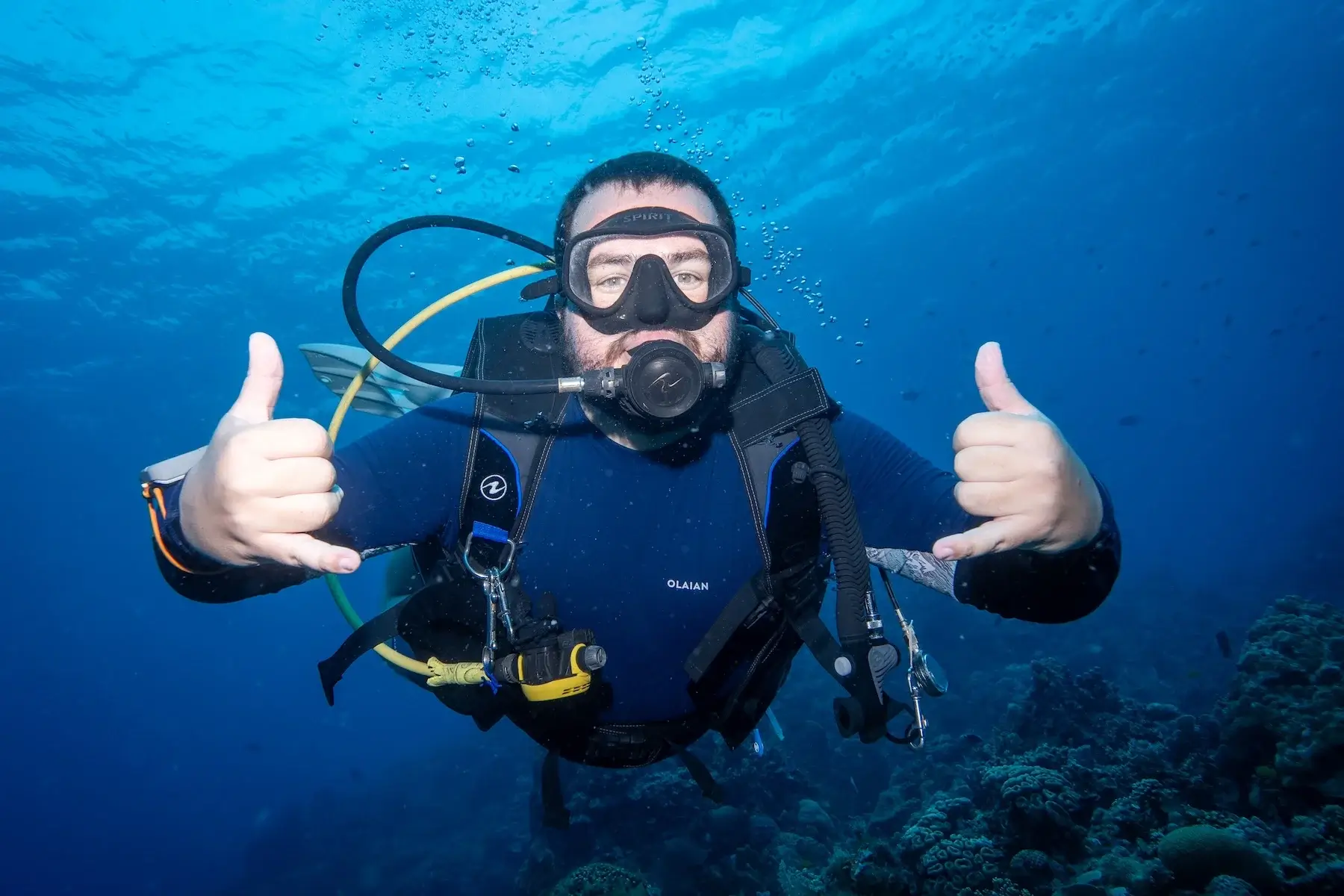 diver doing shaka sign during a padi open water course in siquijor, Philippines